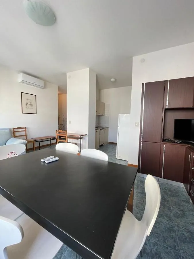 Διαμέρισμα Condominio Cansiglio- Walterigato Apartments- Solo Per Famiglie Τζεσόλο Λίντο
